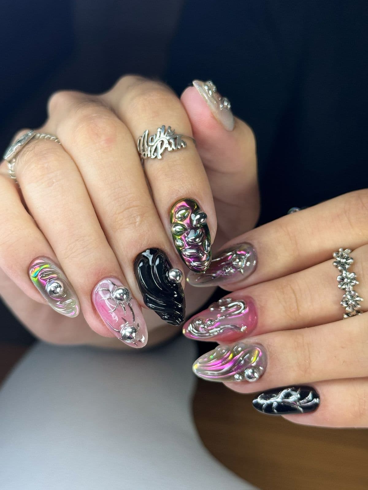 Nail art com efeito cromado